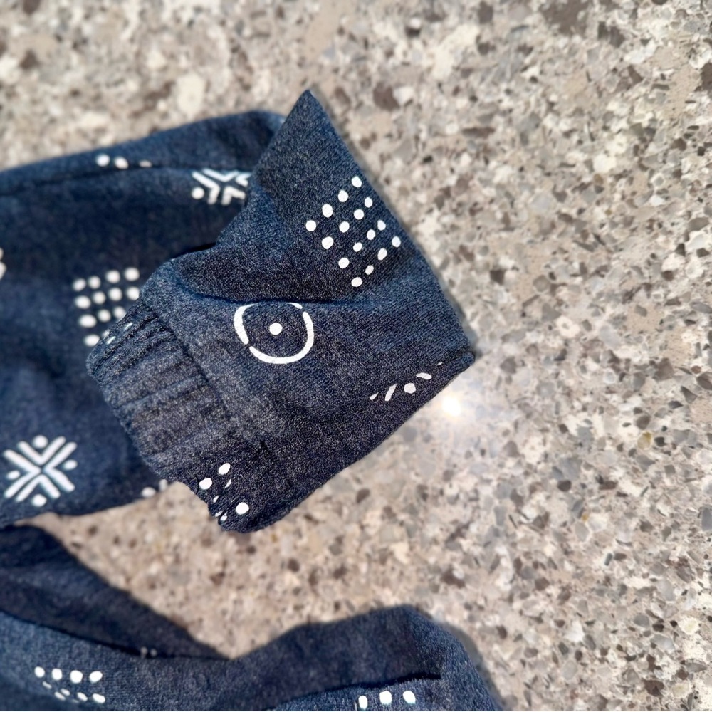 Genuine Kids l Aztec-ish Patterned Black Jogger Pants l Size 2T - Picture 7 of 9